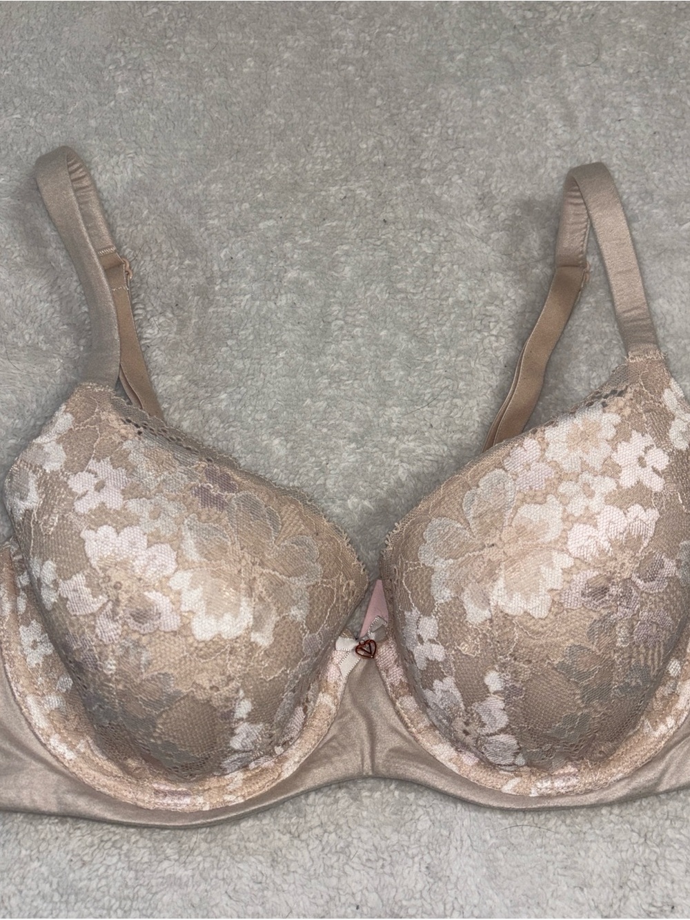 Victoria’s Secret Underwire Lace Floral Bra Beige Cream Heart Detail Size 32DD